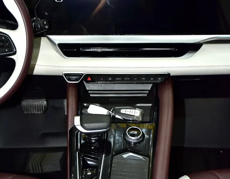 2025 Geely Monjaro GF 4 Cylinders Petrol Engine Grey Brown SUV GCC Specs Automatic
