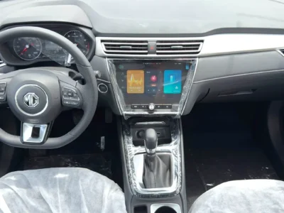 2025 MG MG5 Deluxe 4 Cylinders Petrol Engine Black Sedan Chinese Specs