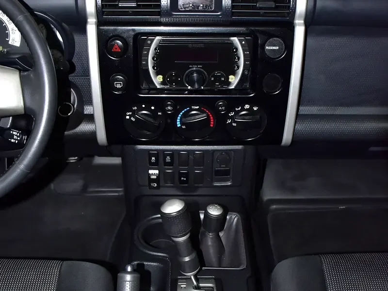 2014 Toyota FJ Cruiser Extreme 6 Cylinders Petrol Engine Black SUV GCC Specs Automatic