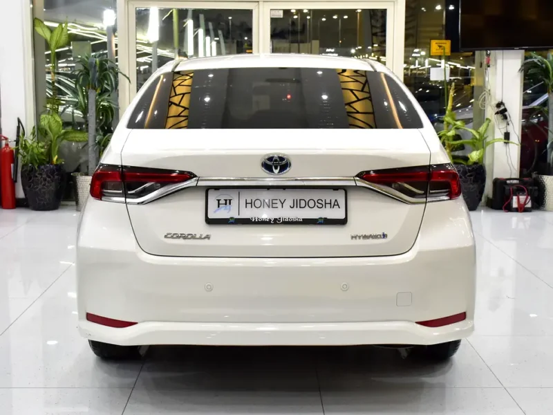 2020 Toyota Corolla GLI 4 Cylinders Petrol Engine White Beige Sedan GCC Specs