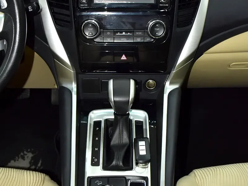 2019 Mitsubishi Montero Sport GLS 6 Cylinders Petrol Engine Silver Beige SUV GCC Specs