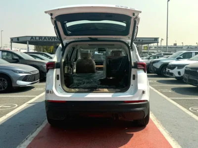 2025 Jetour X70 4 Cylinders C-DM Hybrid Engine White Beige SUV Chinese Specs