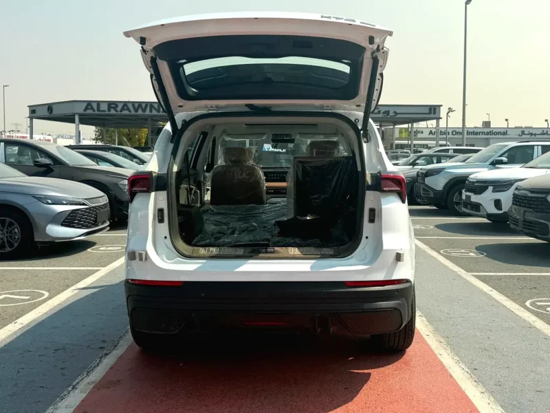 2025 Jetour X70 4 Cylinders C-DM Hybrid Engine White Beige SUV Chinese Specs