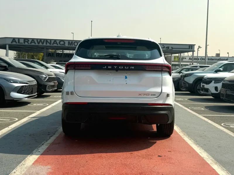 2025 Jetour X70 4 Cylinders C-DM Hybrid Engine White Beige SUV Chinese Specs