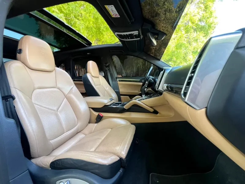 2017 Porsche Cayenne 6 Cylinders Petrol Engine White Beige SUV GCC Specs Automatic