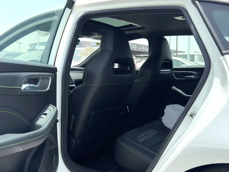 2025 MG MG6 Trophy 4 Cylinders Petrol Engine White Black Sedan Chinese Specs