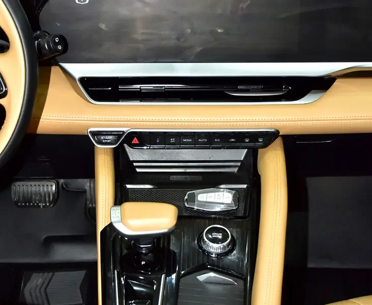 2025 Geely Monjaro GF 4 Cylinders Petrol Engine Grey Beige SUV GCC Specs Automatic