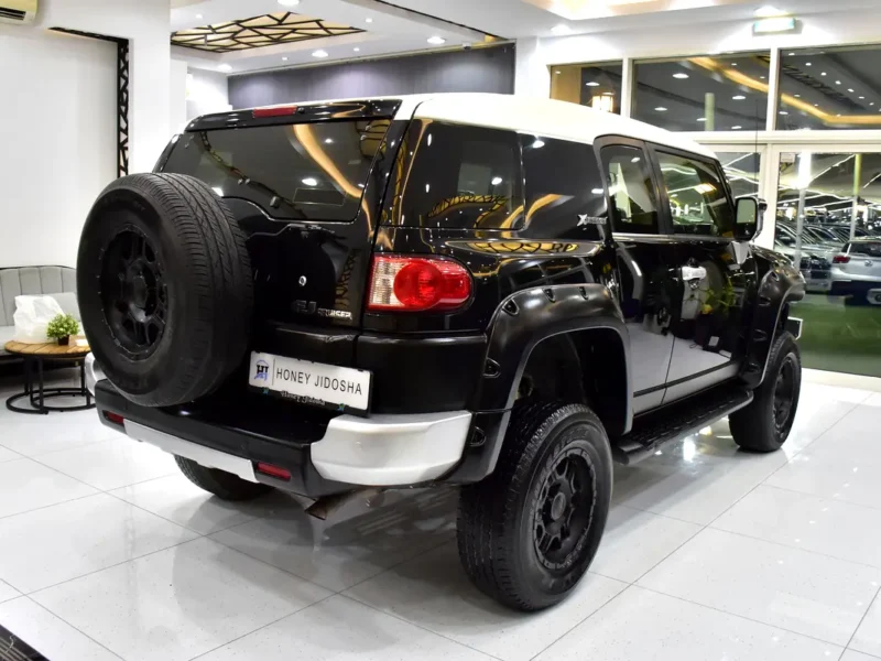 2014 Toyota FJ Cruiser Extreme 6 Cylinders Petrol Engine Black SUV GCC Specs Automatic