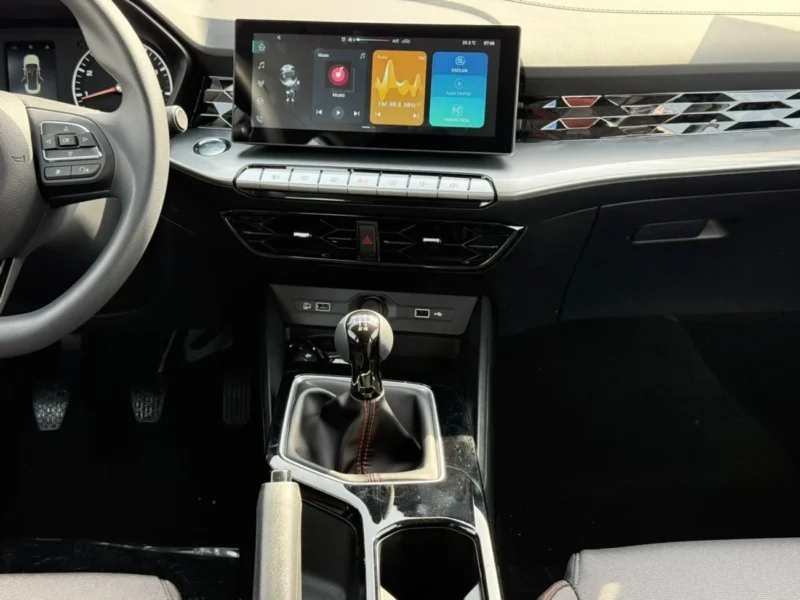 2025 MG GT 1.5 Litres 4 Cylinders Petrol Engine White Black Sedan Chinese Specs