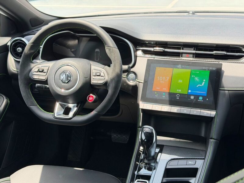 2025 MG 6 LUXURY 1.5 Litres Turbo Petrol Engine White Black Sedan Chinese Specs
