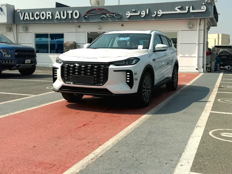 2025 Jetour X70 4 Cylinders C-DM Hybrid Engine White Beige SUV Chinese Specs
