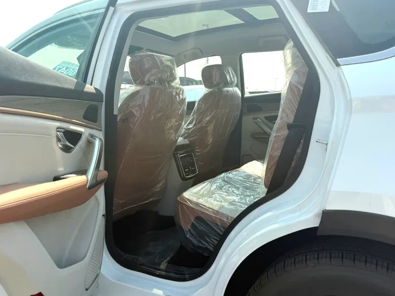 2025 Jetour X70 4 Cylinders C-DM Hybrid Engine White Beige SUV Chinese Specs