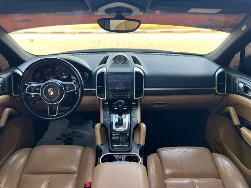 2017 Porsche Cayenne 6 Cylinders Petrol Engine White Beige SUV GCC Specs Automatic