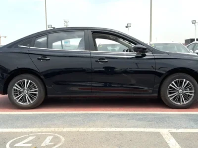 2025 MG MG5 Deluxe 4 Cylinders Petrol Engine Black Sedan Chinese Specs