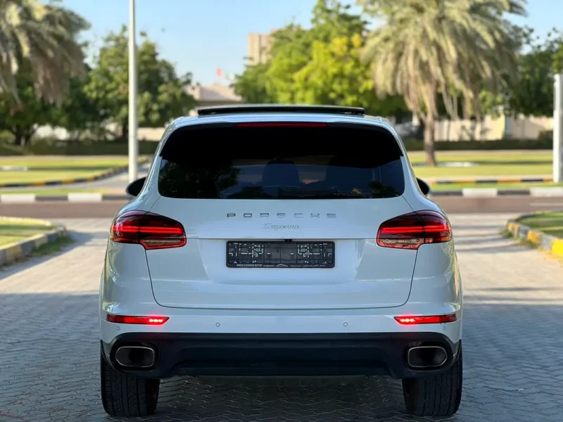 2017 Porsche Cayenne 6 Cylinders Petrol Engine White Beige SUV GCC Specs Automatic