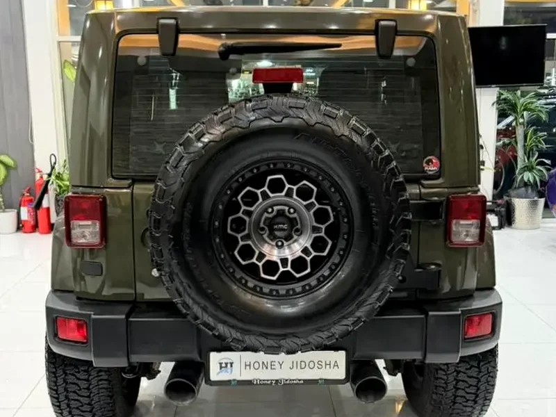 2016 Jeep Wrangler Rubicon 6 Cylinders Petrol Engine Green Black Crossover GCC Specs