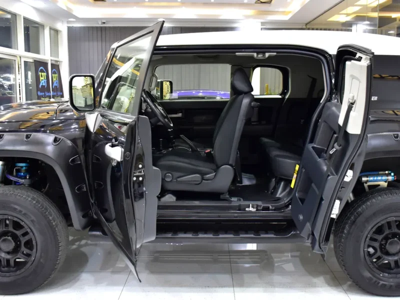 2014 Toyota FJ Cruiser Extreme 6 Cylinders Petrol Engine Black SUV GCC Specs Automatic
