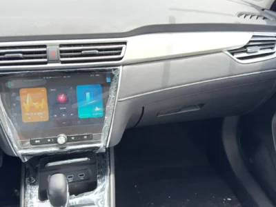 2025 MG MG5 Deluxe 4 Cylinders Petrol Engine Black Sedan Chinese Specs