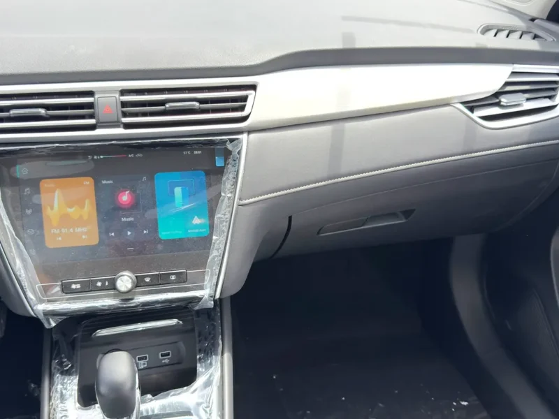 2025 MG MG5 Deluxe 4 Cylinders Petrol Engine Black Sedan Chinese Specs