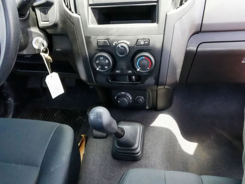2025 ISUZU D-MAX STD SC 4X4 4 Cylinders Diesel Engine White Grey Pickup Truck