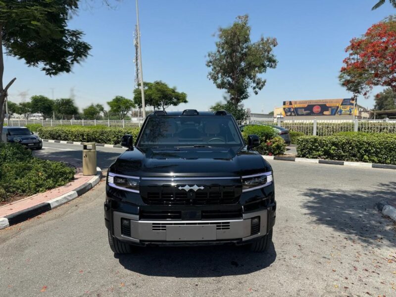 2025 BYD LEOPARD 8 DELUX 2.0 4 Cylinders PHEV Engine Black Tan SUV Chinese Specs
