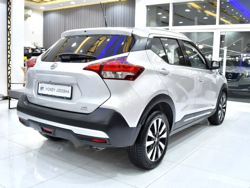2017 Nissan Kicks SV 4 Cylinders Petrol Engine Silver Black Crossover GCC Specs Automatic