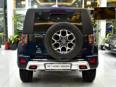 2023 BAIC BJ40L BJ40L 4 Cylinders Petrol Engine Green Black SUV GCC Specs Automatic