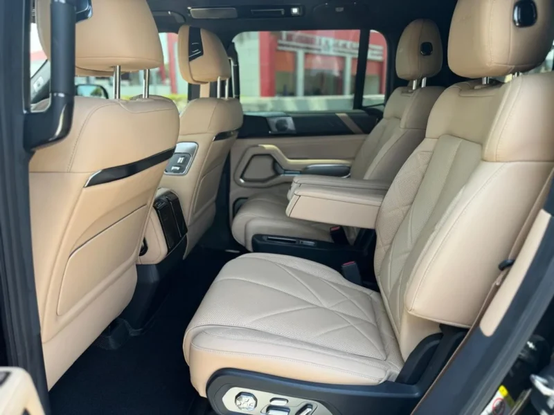 2025 BYD LEOPARD 8 DELUX 2.0 4 Cylinders PHEV Engine Black Tan SUV Chinese Specs