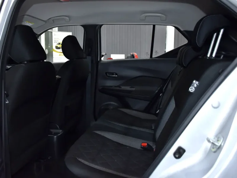 2017 Nissan Kicks SV 4 Cylinders Petrol Engine Silver Black Crossover GCC Specs Automatic
