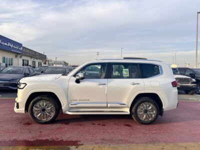 2026 TOYOTA LAND CRUISER 300 VXR 3.3L 6 Cylinder DIESEL Engine White Red SUV GCC