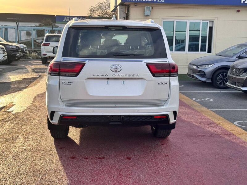 2026 TOYOTA LAND CRUISER 300 VXR 3.3L 6 Cylinder DIESEL Engine White Red SUV GCC