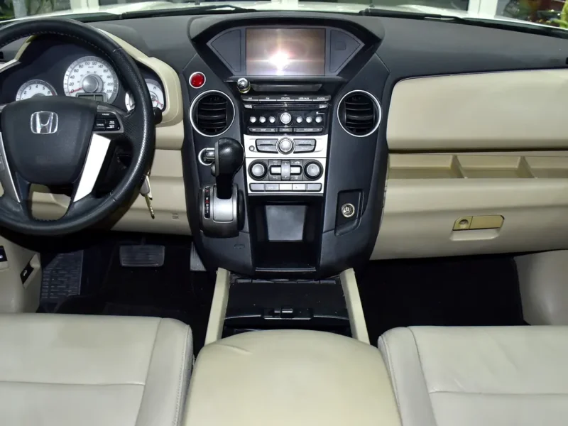 2015 Honda Pilot LX 6 Cylinders Petrol Engine White Beige SUV GCC Specs Automatic
