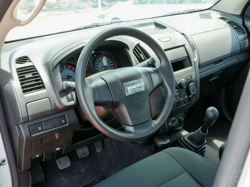 2025 ISUZU D-MAX STD SC 4X4 4 Cylinders Diesel Engine White Grey Pickup Truck