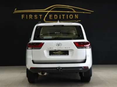 2023 Toyota Land Cruiser EXR 6 Cylinders Petrol Engine White Beige SUV GCC Specs Full Option
