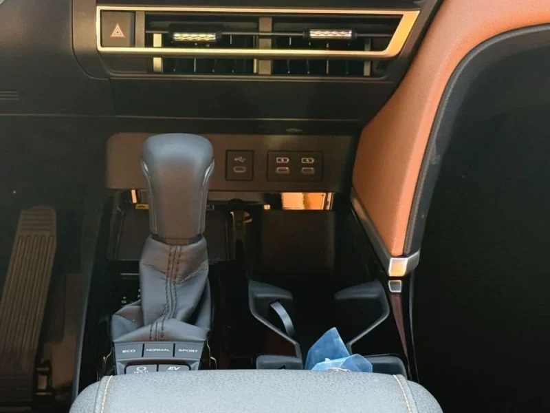 2026 Toyota Camry Lumiere 2.5L 4 Cylinders HEV Full Option White Brown Sedan GCC