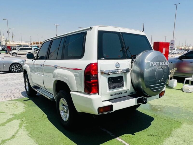 2021 NISSAN PATROL SAFARI 4.8 Litres V6 Petrol Engine White Black SUV GCC Specs