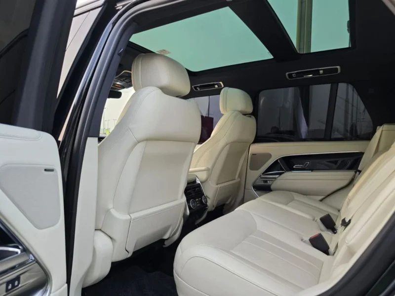 2023 Land Rover Range Rover AUTOBIOGRAPHY P530 SE 4.4L 8 Cylinders Black White SUV