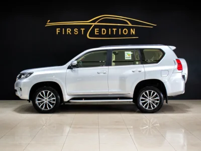 2023 Toyota Prado Limited 6 Cylinders petrol Engine Silver Beige SUV GCC Specs Automatic