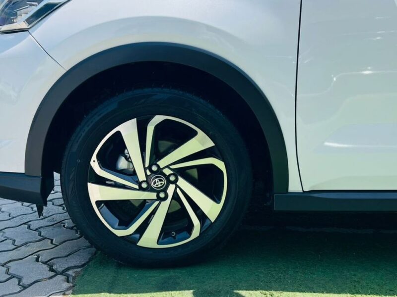 2024 TOYOTA RAIZE G 1.0 Litres V3 Petrol Engine White Black SUV GCC Specs Automatic