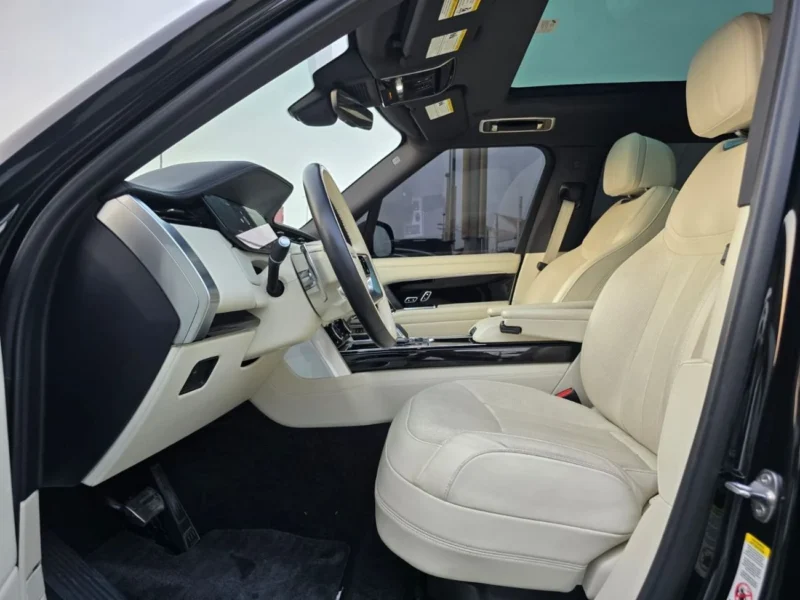 2023 Land Rover Range Rover AUTOBIOGRAPHY P530 SE 4.4L 8 Cylinders Black White SUV