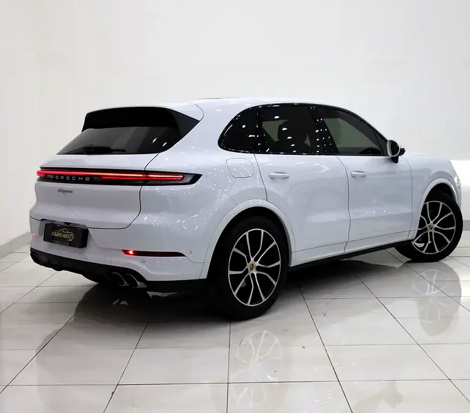 2024 Porsche Cayenne Standard 6 Cylinders Petrol Engine White Beige SUV GCC Specs