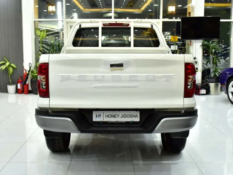 2027 Peugeot Landtrek DC 4X4 GCC Specs 4 Cylinders Diesel Engine White Black Pickup Truck