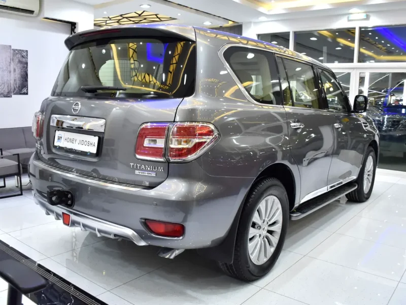 2018 Nissan Patrol SE Titanium 8 Cylinders Petrol Engine Grey Beige SUV GCC Specs