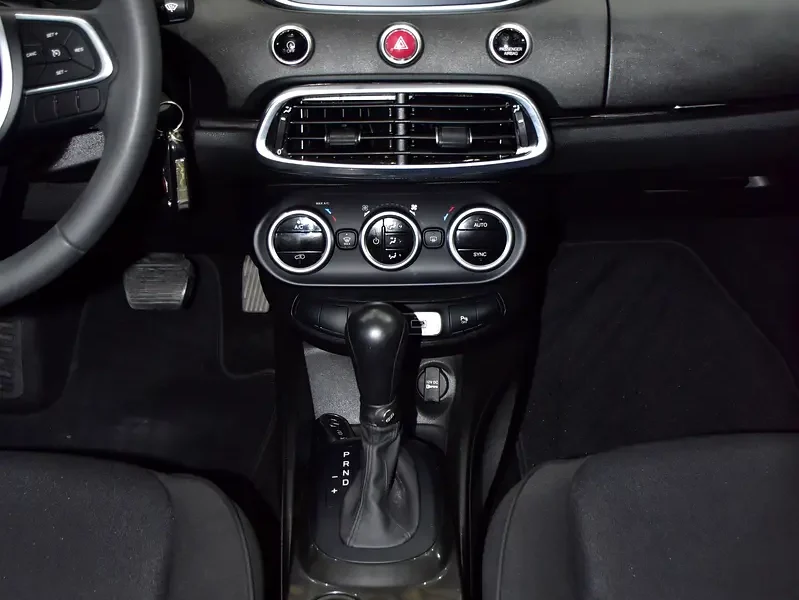 2023 Fiat 500X Lounge 4 Cylinders Petrol Engine White Black SUV GCC Specs Automatic