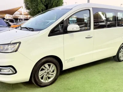 2022 JAC M4 Refine 4 Cylinders Petrol Engine White Black Van GCC Specs Automatic