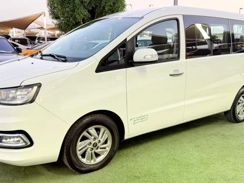 2022 JAC M4 Refine 4 Cylinders Petrol Engine White Black Van GCC Specs Automatic