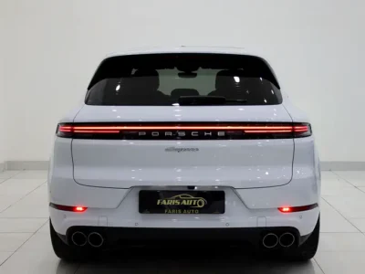 2024 Porsche Cayenne Standard 6 Cylinders Petrol Engine White Beige SUV GCC Specs