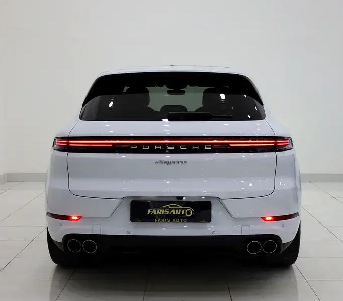 2024 Porsche Cayenne Standard 6 Cylinders Petrol Engine White Beige SUV GCC Specs