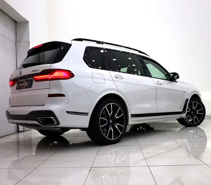 2019 BMW X7 xDrive50i M Sport 4.4L V8 TwinPower Turbo Engine White Brown SUV GCC Specs