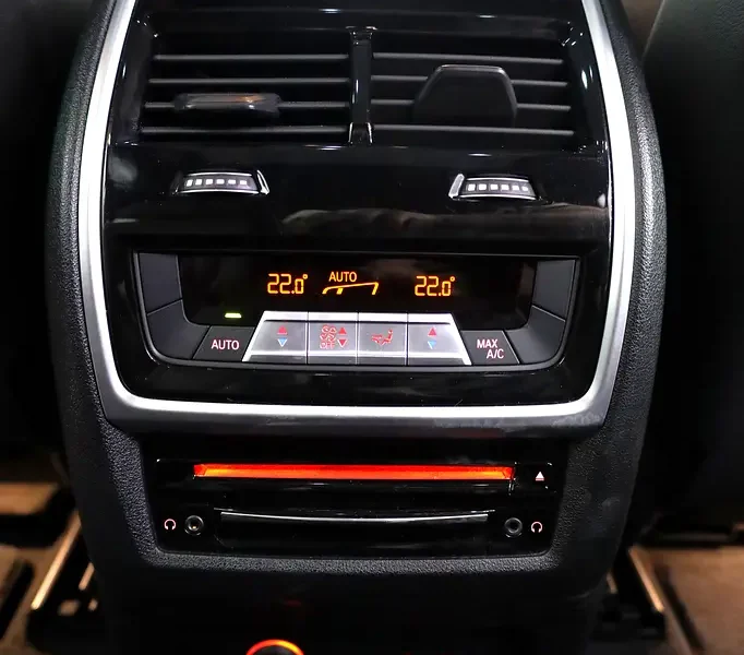 2019 BMW X7 xDrive50i M Sport 4.4L V8 TwinPower Turbo Engine White Brown SUV GCC Specs